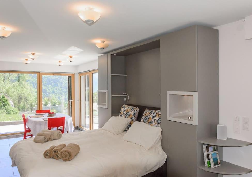 In The Heart Of Nature With An Unique View Plan Montmin Екстер'єр фото